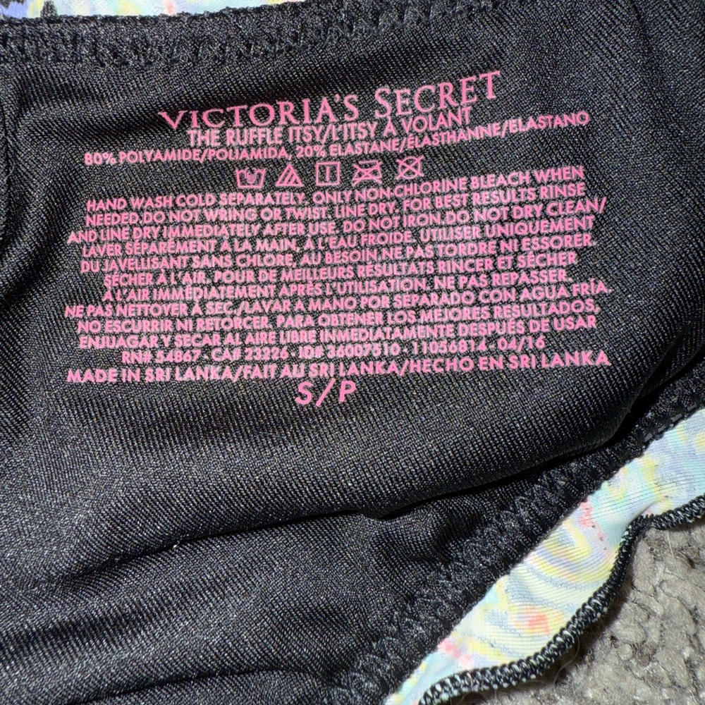 VS multi bikini bundle underwire halter crisscross 32d & Scheeky bottoms,1 ties - Picture 16 of 16